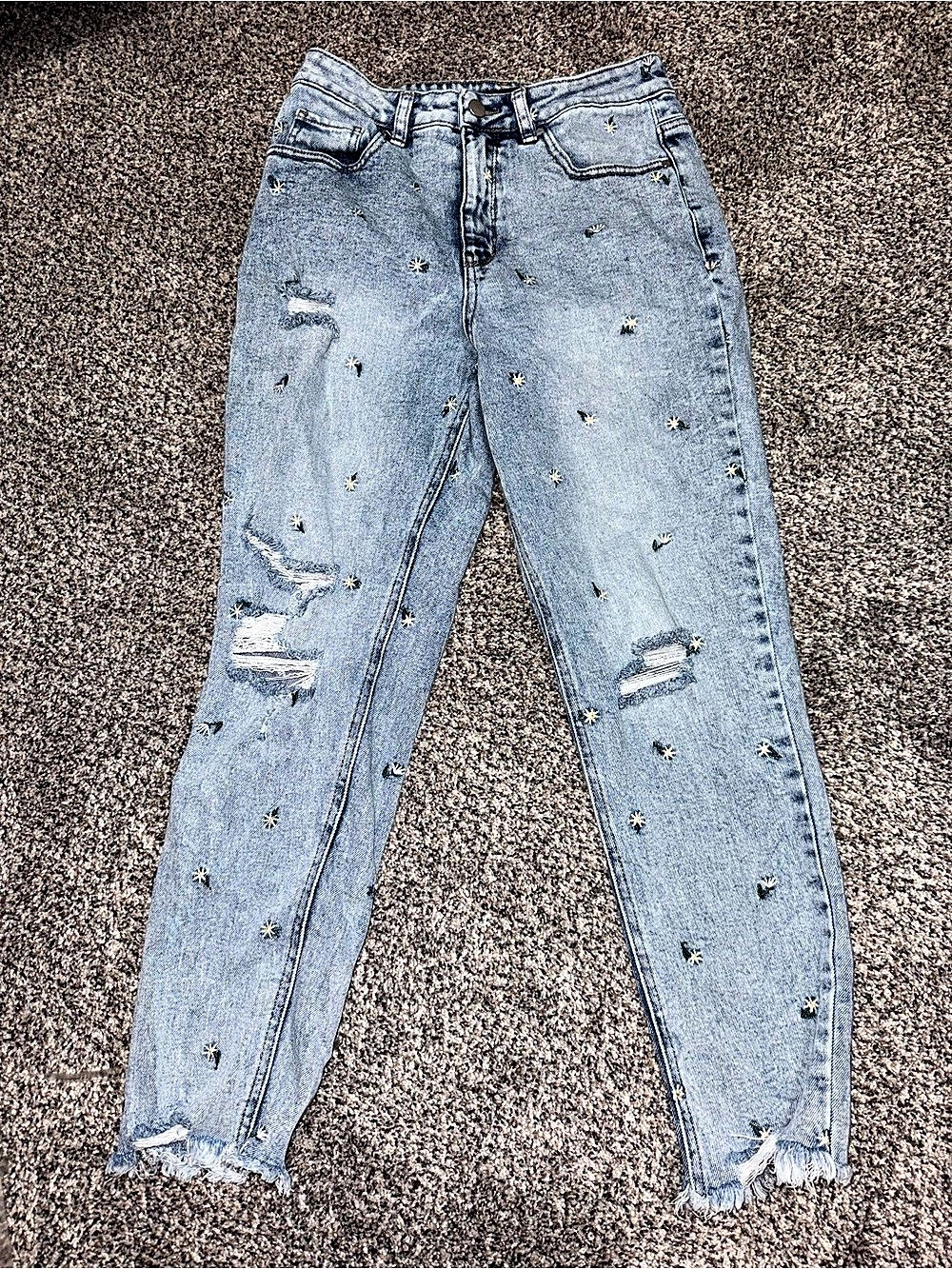 Material Girl Daisy Embroidered Distressed Acid Wash Jeans Juniors Size 7